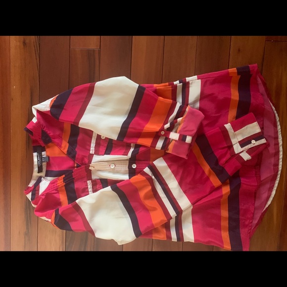 Beautiful multi colored blouse in Medium - Picture 15 of 16